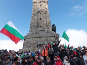 На „патриотите” Радан и Волен не им пука за Шипка